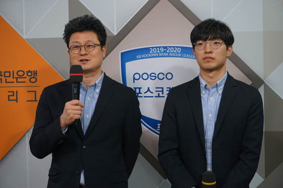 ▲포스코케미칼의 이상훈 감독(왼쪽)과 와일드카드결정전에서 2연승한 이창석 5단 