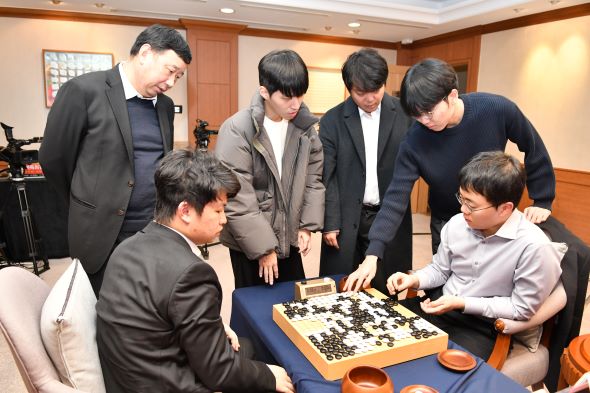 신민준, 셰얼하오 3연승 저지 실패...아쉬운 역전패